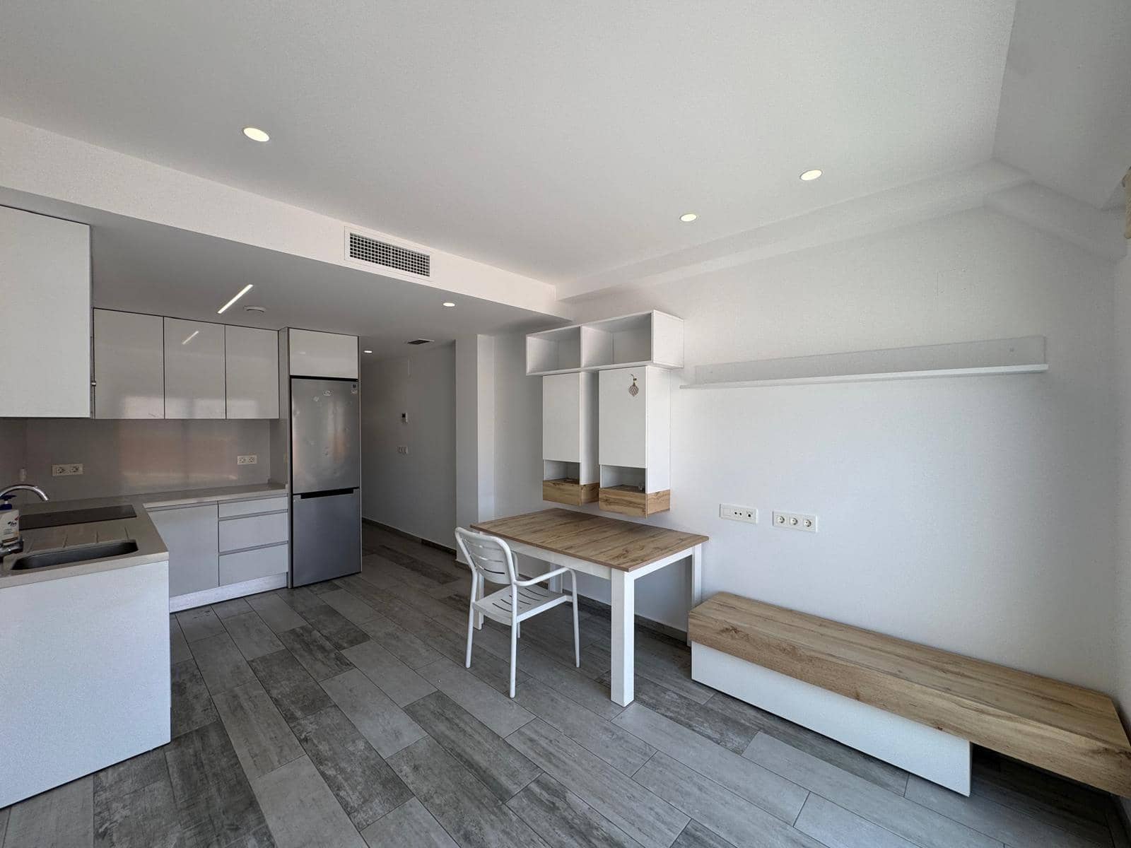 Ático de 1 habitación en Torrevieja en venta con piscina - 195.000 € (Ref: 9108646)