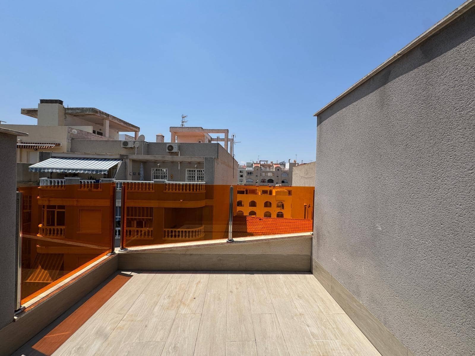 Ático de 1 habitación en Torrevieja en venta con piscina - 195.000 € (Ref: 9108646)
