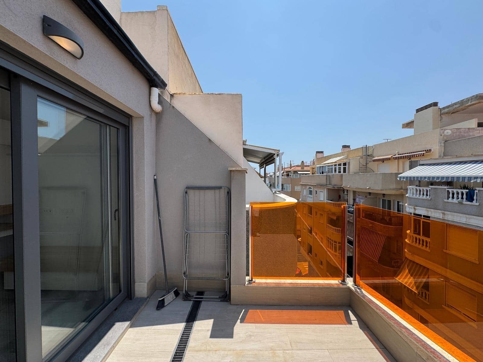 Ático de 1 habitación en Torrevieja en venta con piscina - 195.000 € (Ref: 9108646)