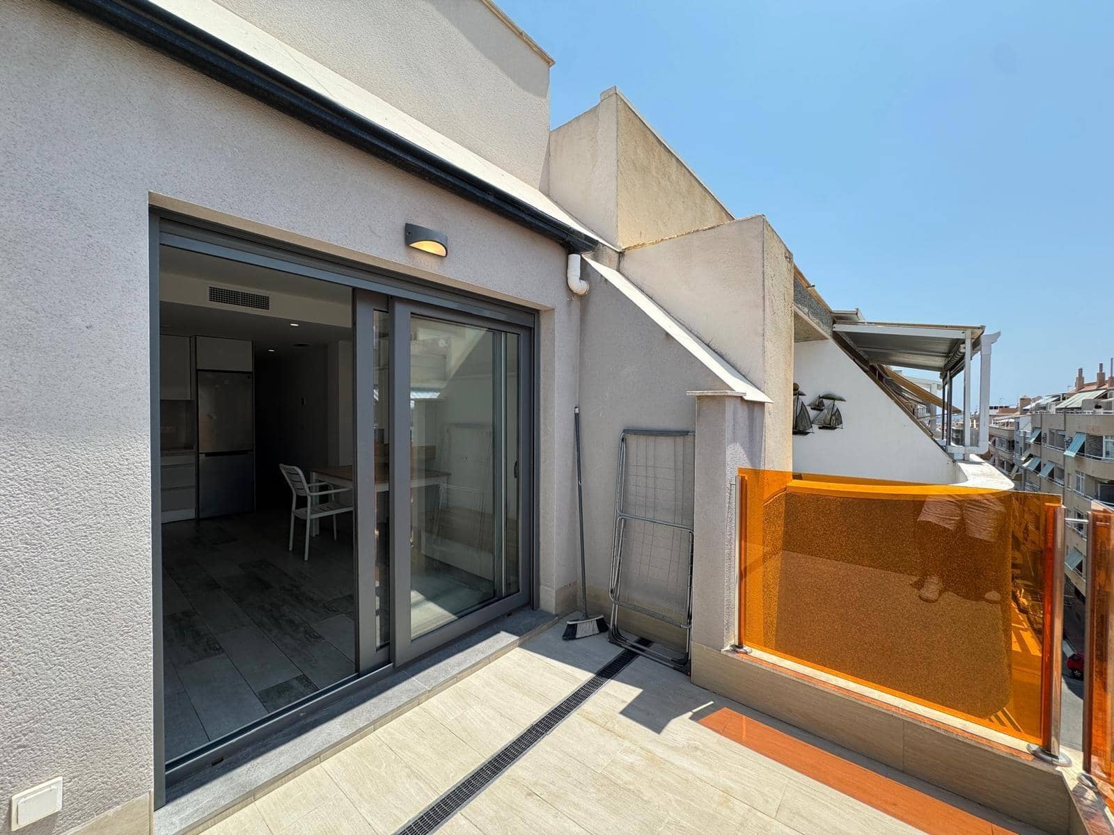 Ático de 1 habitación en Torrevieja en venta con piscina - 195.000 € (Ref: 9108646)