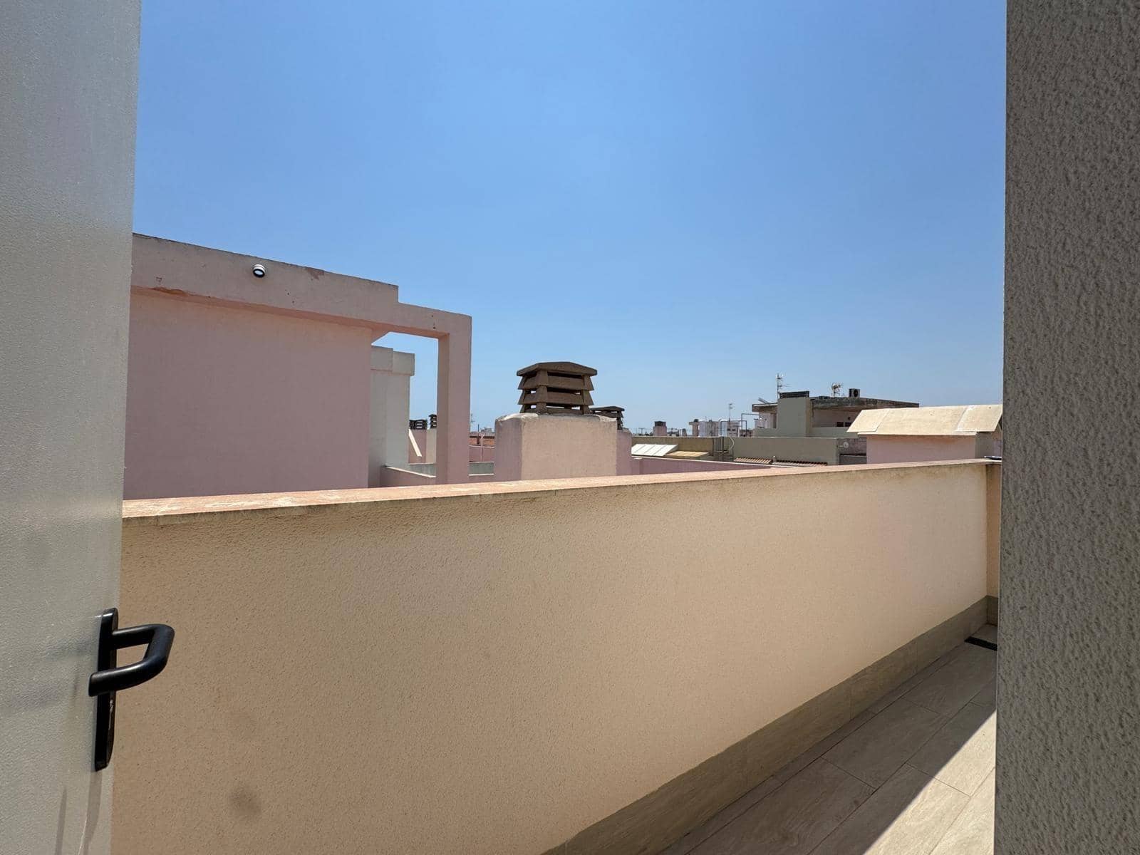 Ático de 1 habitación en Torrevieja en venta con piscina - 195.000 € (Ref: 9108646)