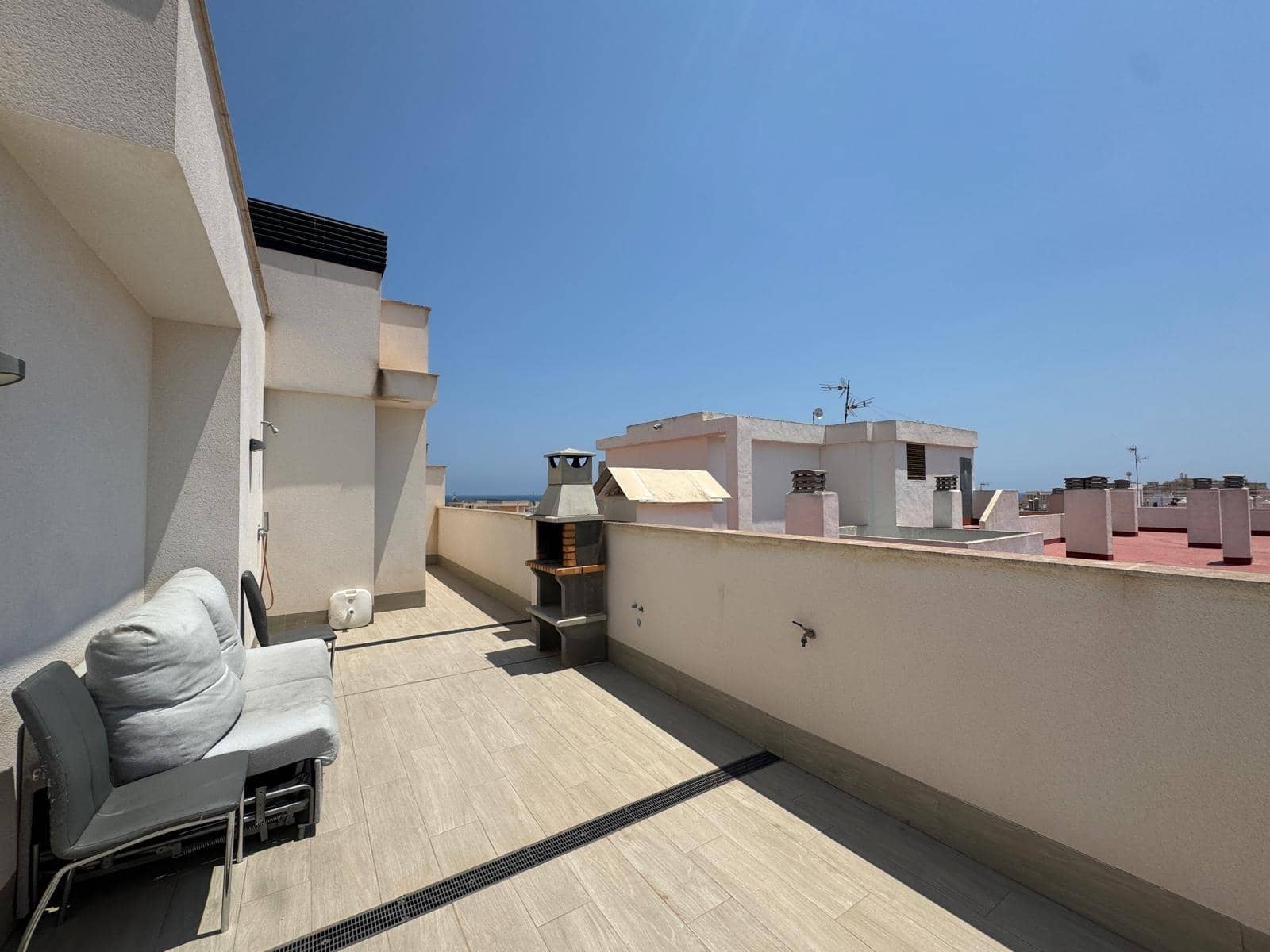 Ático de 1 habitación en Torrevieja en venta con piscina - 195.000 € (Ref: 9108646)