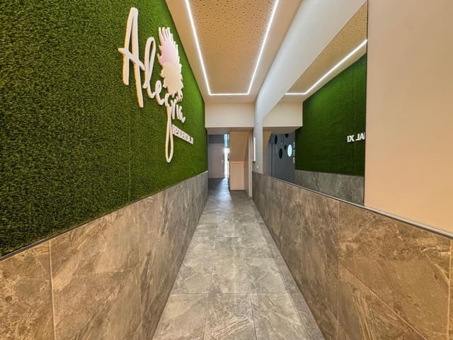 Ático de 1 habitación en Playa del Cura, Torrevieja en venta con piscina - 195.000 € (Ref: 9108646)