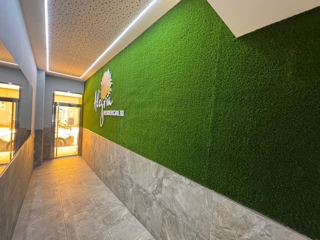 Ático de 1 habitación en Playa del Cura, Torrevieja en venta con piscina - 195.000 € (Ref: 9108646)