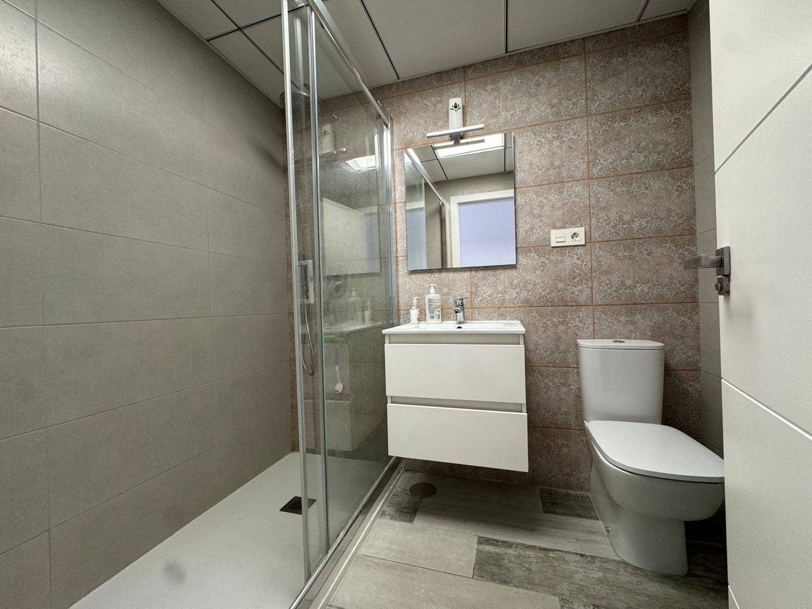 Ático de 1 habitación en Torrevieja en venta con piscina - 195.000 € (Ref: 9108646)