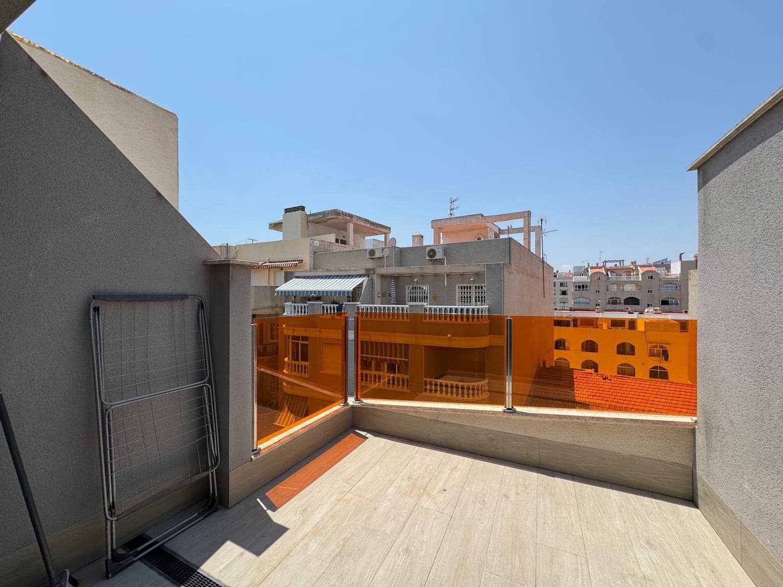 Ático de 1 habitación en Torrevieja en venta con piscina - 195.000 € (Ref: 9108646)