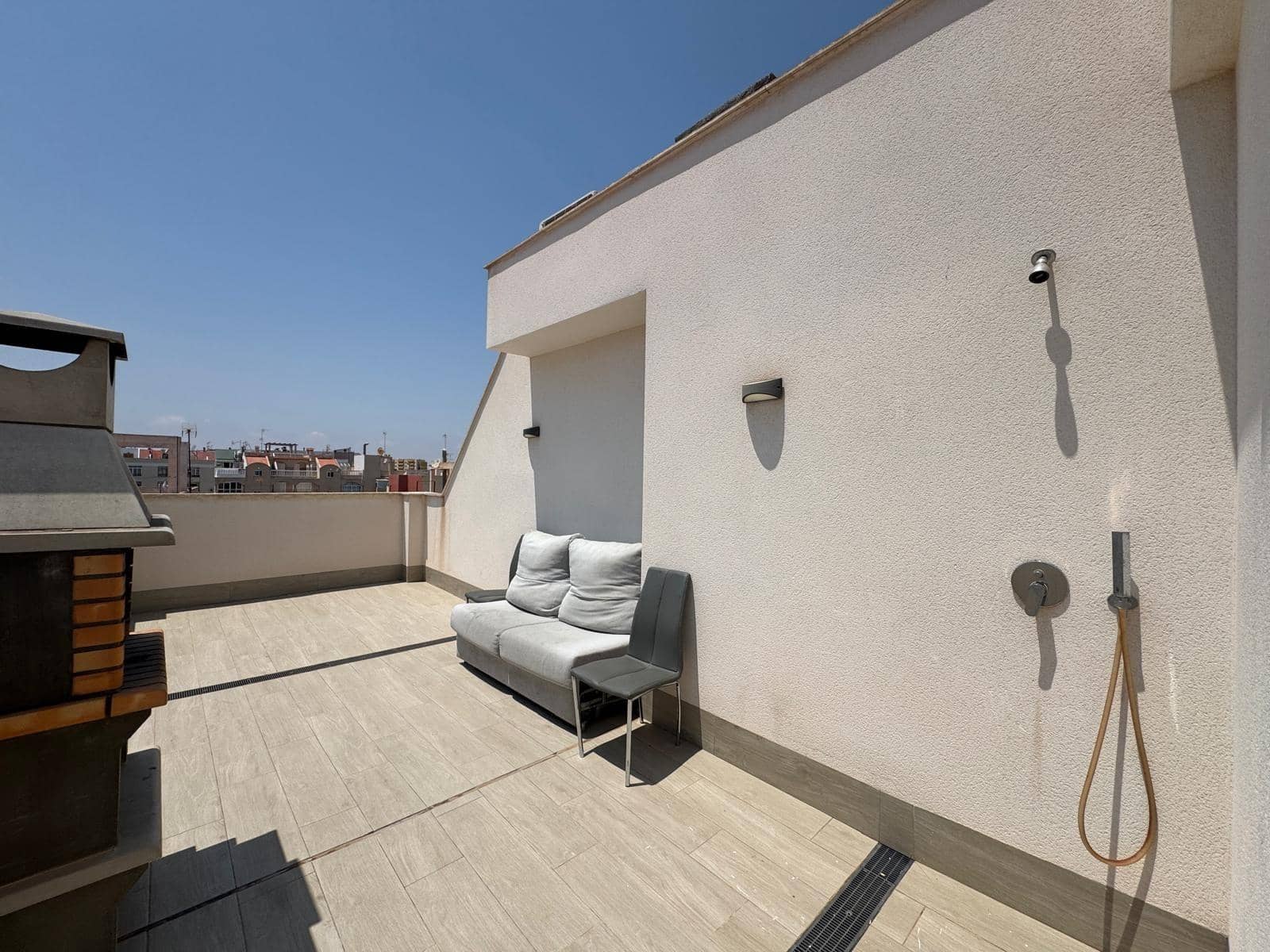 Ático de 1 habitación en Torrevieja en venta con piscina - 195.000 € (Ref: 9108646)