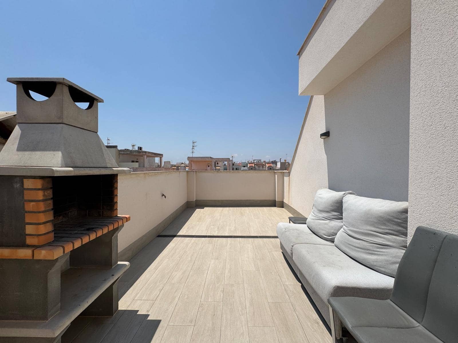 Ático de 1 habitación en Torrevieja en venta con piscina - 195.000 € (Ref: 9108646)