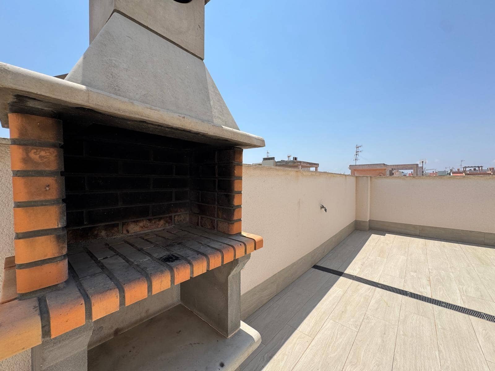 Ático de 1 habitación en Torrevieja en venta con piscina - 195.000 € (Ref: 9108646)