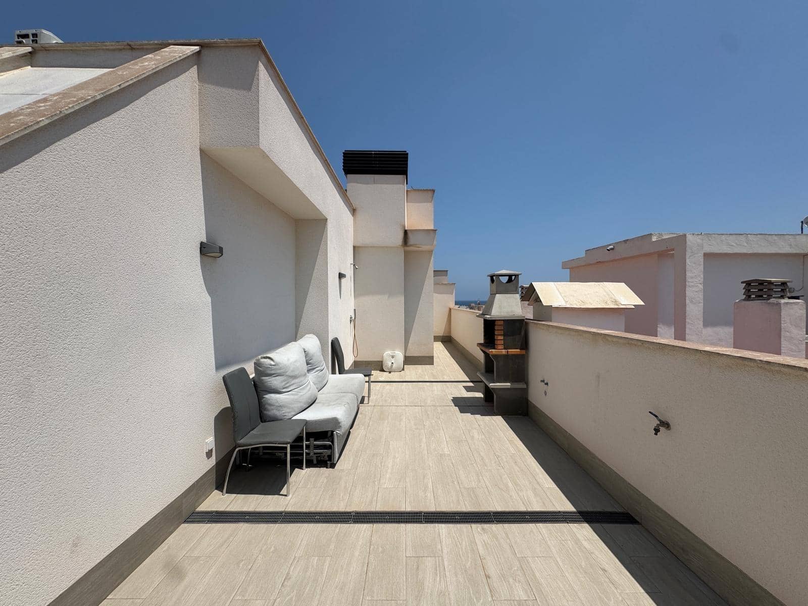 Ático de 1 habitación en Torrevieja en venta con piscina - 195.000 € (Ref: 9108646)