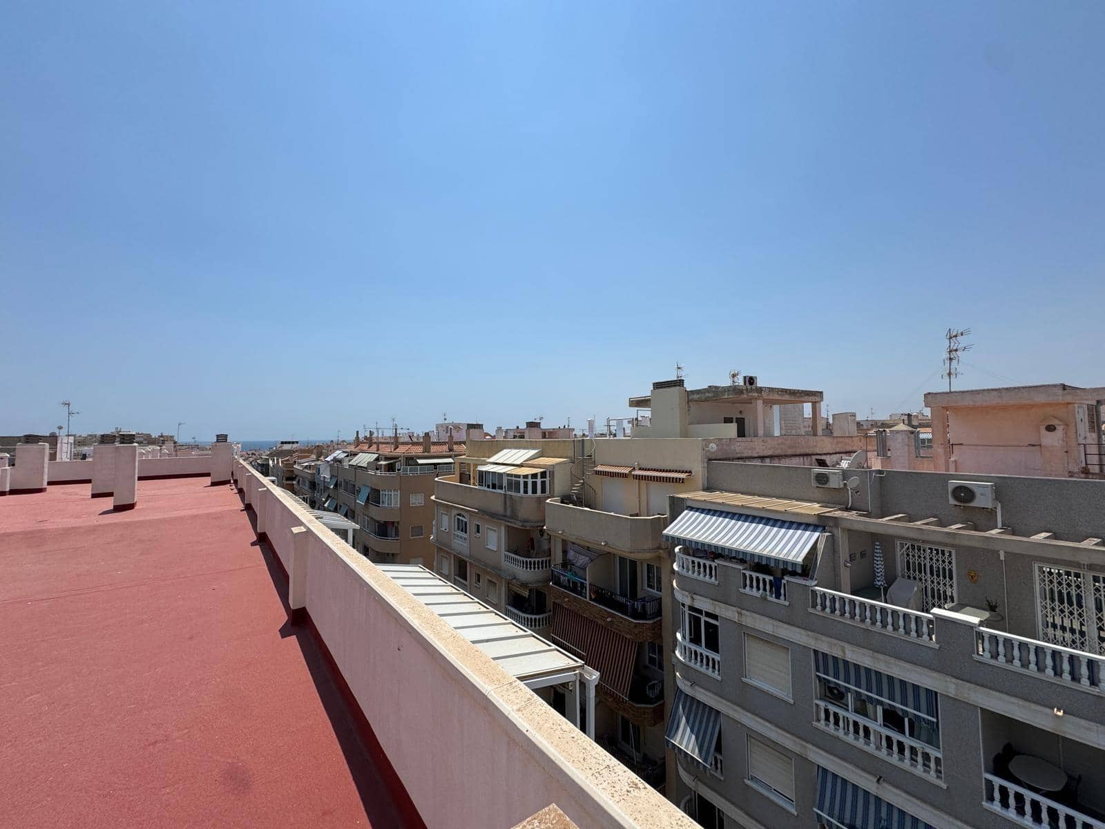 Ático de 1 habitación en Torrevieja en venta con piscina - 195.000 € (Ref: 9108646)