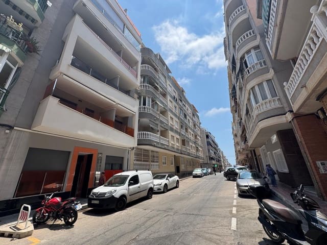 Ático de 1 habitación en Playa del Cura, Torrevieja en venta con piscina - 195.000 € (Ref: 9108646)