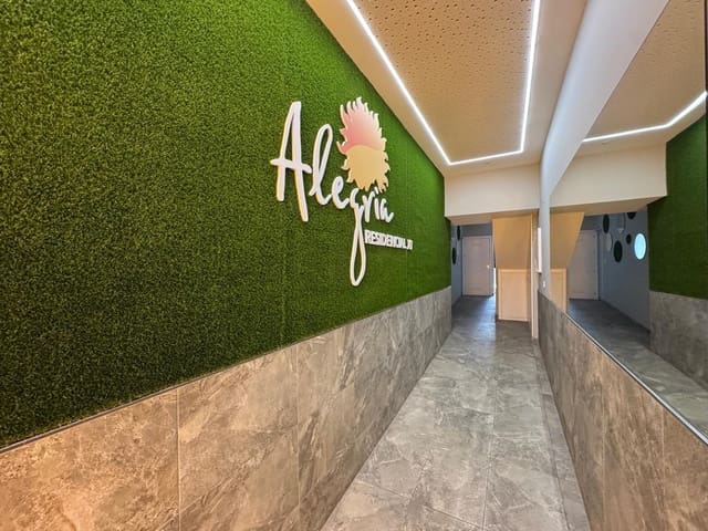 Ático de 1 habitación en Playa del Cura, Torrevieja en venta con piscina - 195.000 € (Ref: 9108646)