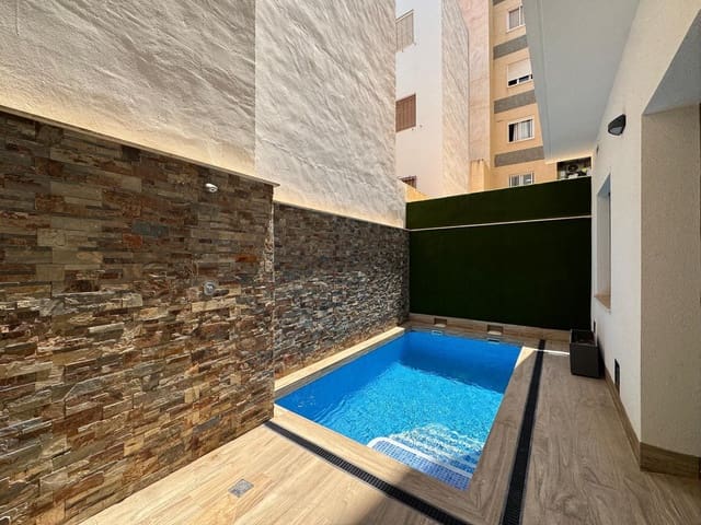 Ático de 1 habitación en Playa del Cura, Torrevieja en venta con piscina - 195.000 € (Ref: 9108646)