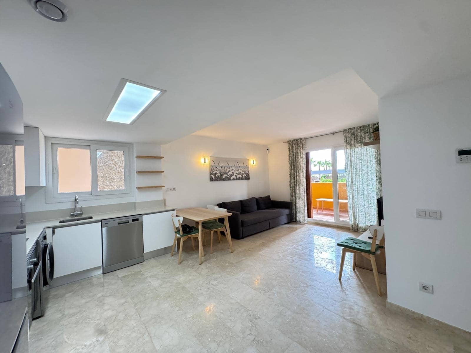 3 soveværelse Lejlighed til salg i Punta Prima med swimmingpool - € 309.900 (Ref: 9126755)