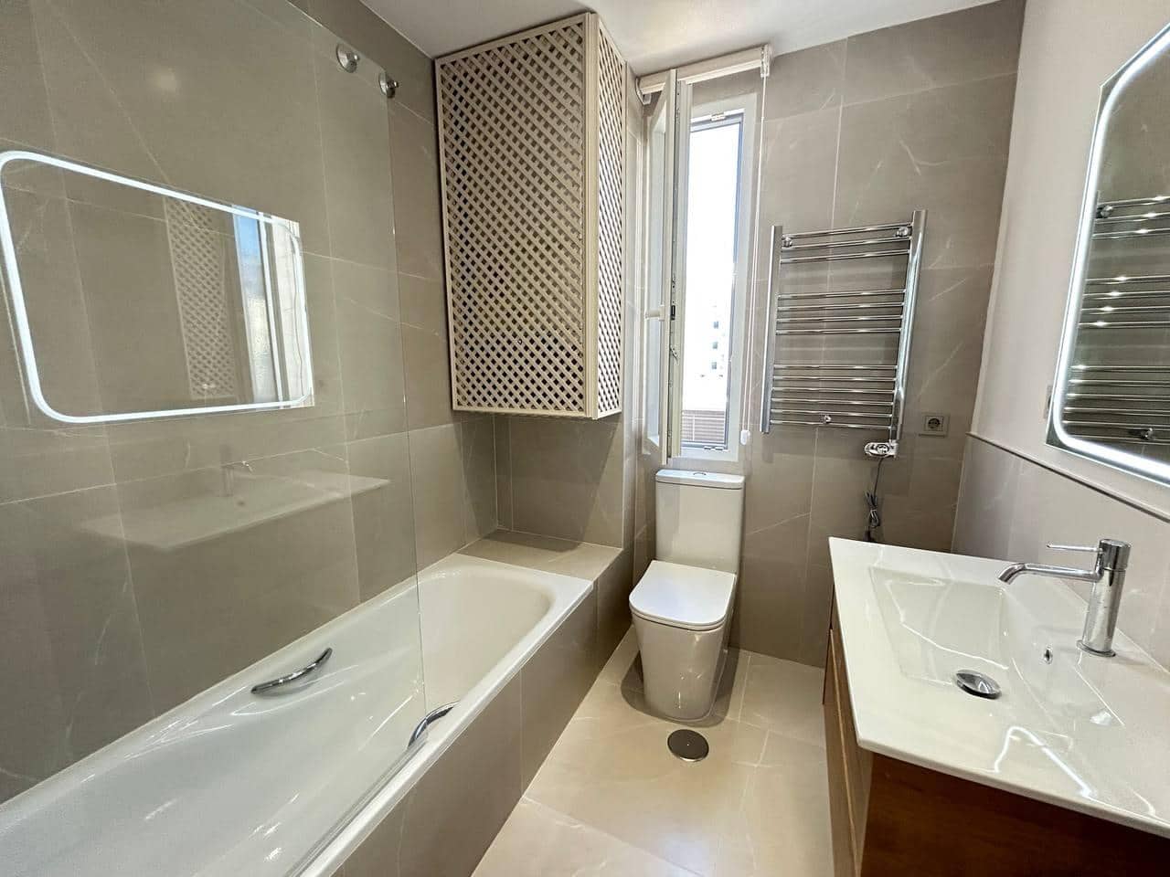 2 soveværelse Lejlighed til salg i Madrid by - € 1.440.000 (Ref: 9129726)