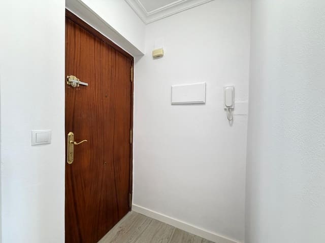 Apartamento de 2 habitaciones en Centro, Torrevieja en venta - 115.000 € (Ref: 9141582)