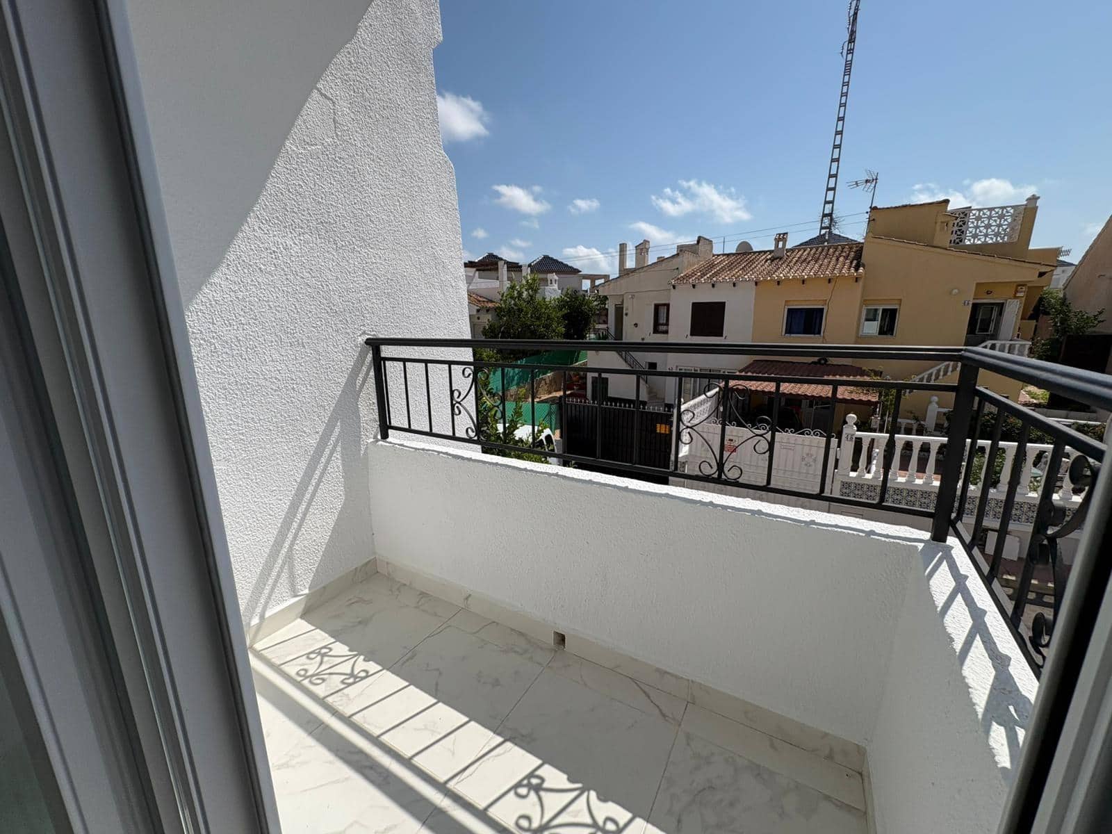 3 slaapkamer Rijtjeshuis te koop in Torrevieja - € 229.000 (Ref: 9159435)