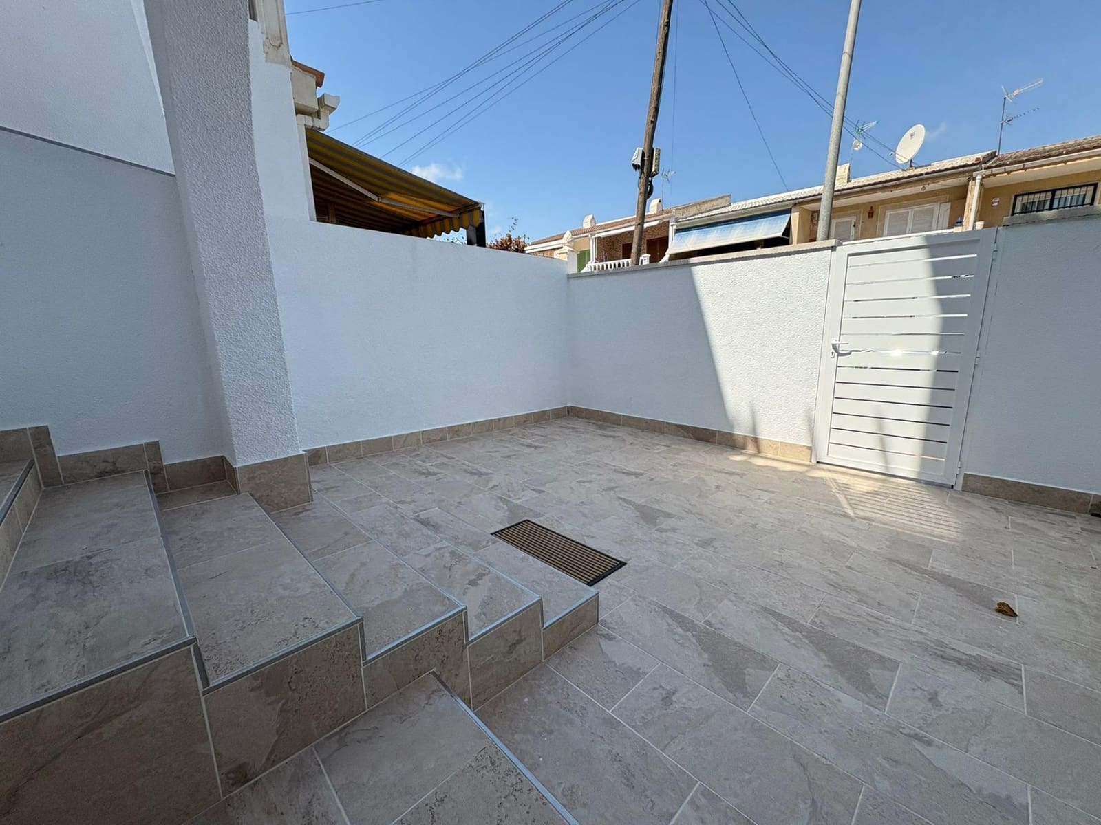 3 slaapkamer Rijtjeshuis te koop in Torrevieja - € 229.000 (Ref: 9159435)