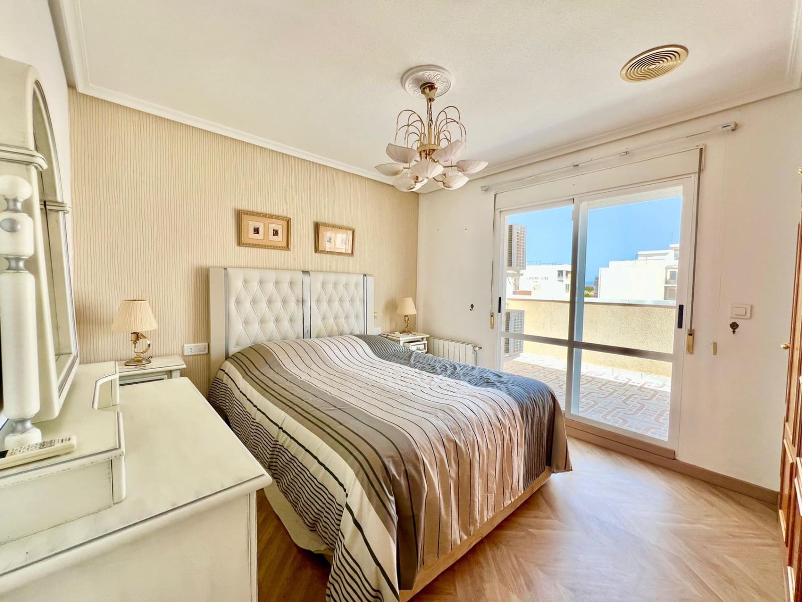 3 sovrum Takvåning till salu i Torrevieja med garage - 360 000 € (Ref: 9162257)