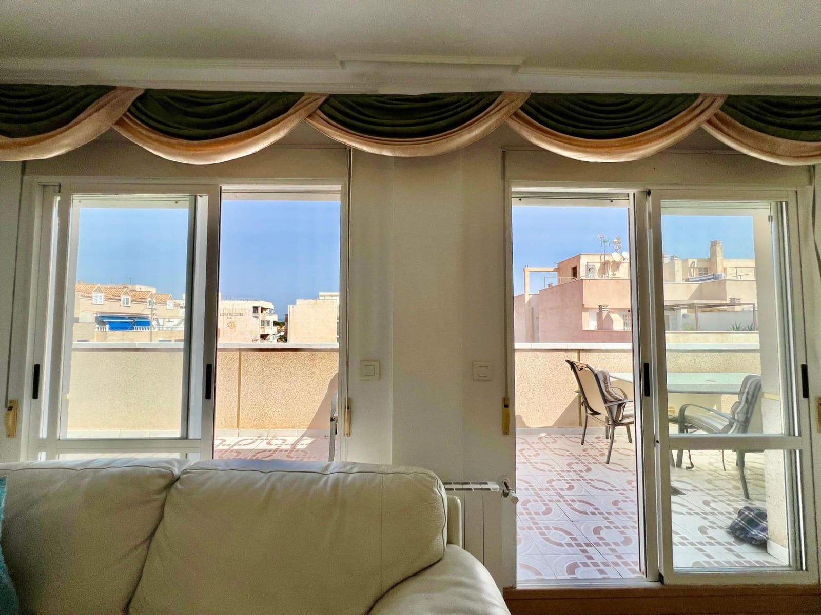 3 sovrum Takvåning till salu i Torrevieja med garage - 360 000 € (Ref: 9162257)