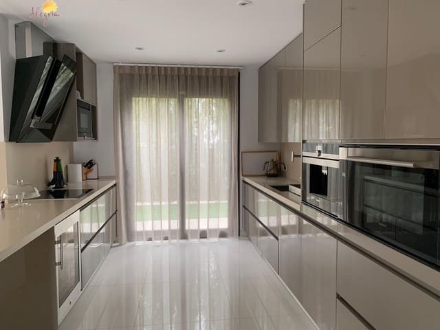 Chalet de 3 habitaciones en Campoamor, Orihuela en venta - 899.000 € (Ref: 9163705)