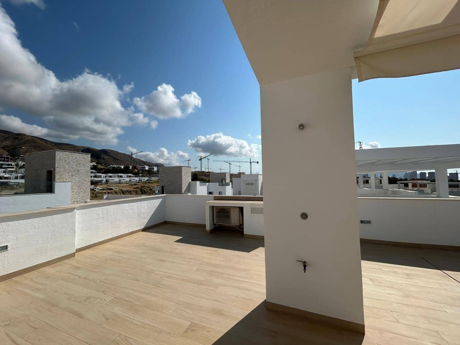 2 quarto Penthouse para venda em Finestrat com piscina - 425 000 € (Ref: 9165747)