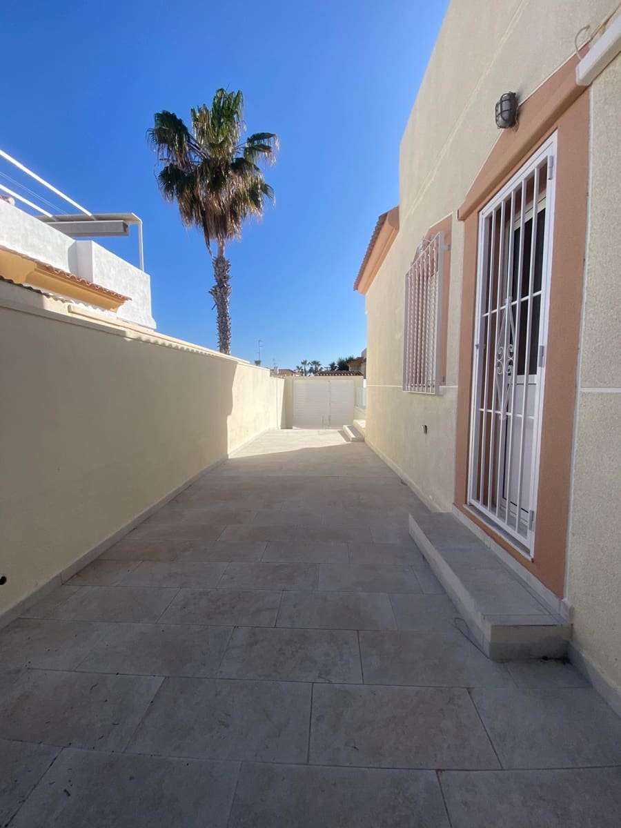 2 sypialnia Willa na sprzedaż w Torrevieja - 310 000 € (Ref: 9165749)