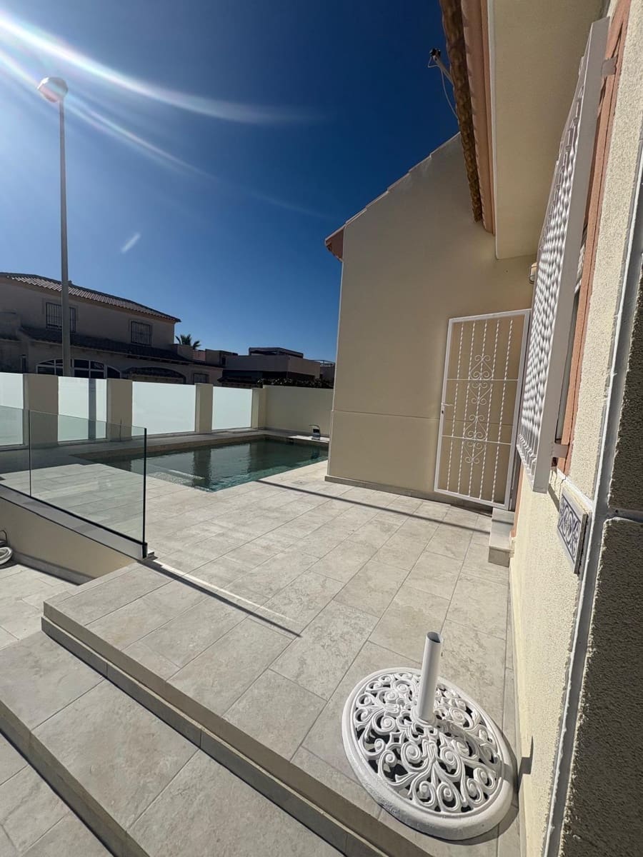 2 sypialnia Willa na sprzedaż w Torrevieja - 310 000 € (Ref: 9165749)