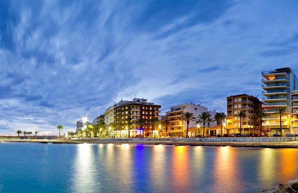 Chalet de 2 habitaciones en Torrevieja en venta - 310.000 € (Ref: 9165749)