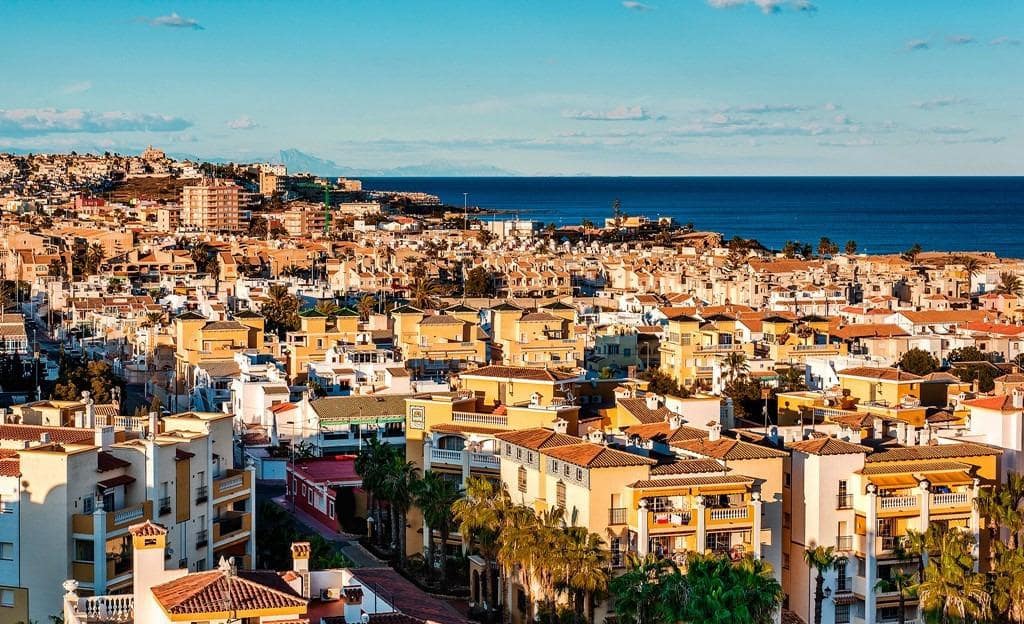 Chalet de 2 habitaciones en Torrevieja en venta - 310.000 € (Ref: 9165749)