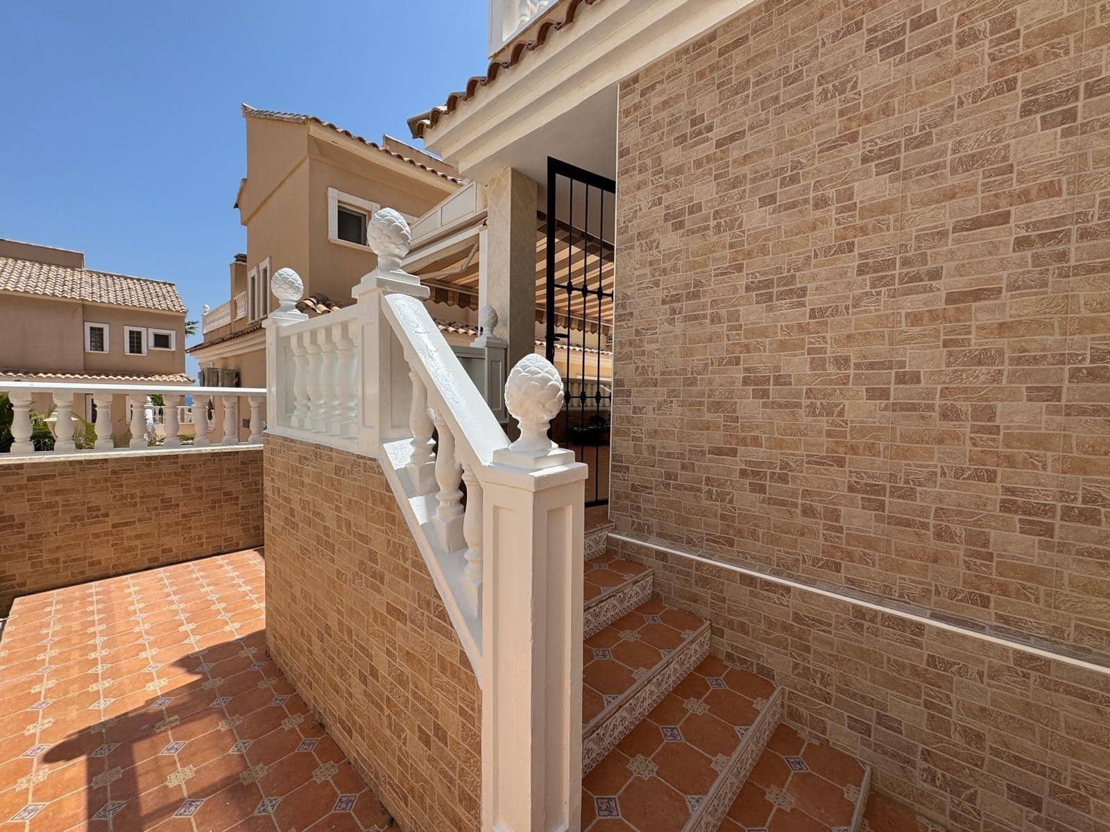 3 sypialnia Dom szeregowy na sprzedaż w Guardamar del Segura z basenem - 283 500 € (Ref: 9169510)