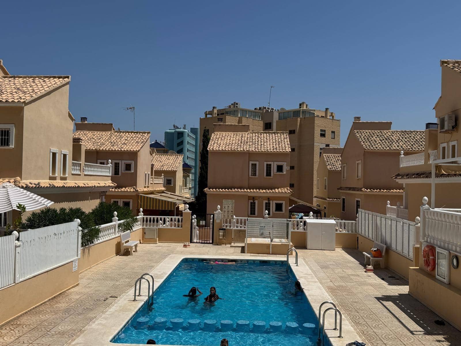 3 sypialnia Dom szeregowy na sprzedaż w Guardamar del Segura z basenem - 283 500 € (Ref: 9169510)