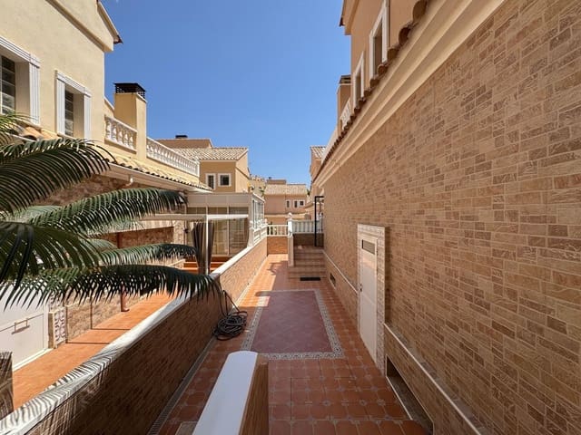 Adosado de 3 habitaciones en Guardamar del Segura en venta con piscina - 283.500 € (Ref: 9169510)