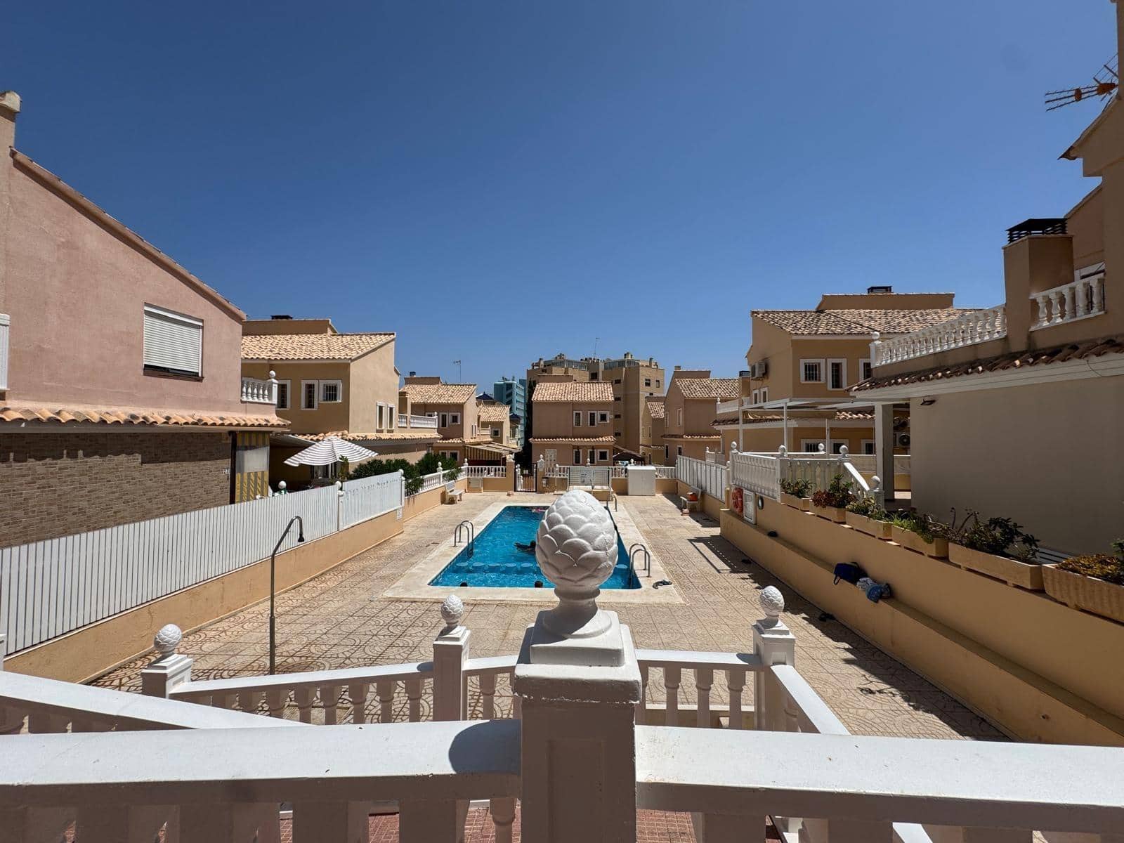 3 sypialnia Dom szeregowy na sprzedaż w Guardamar del Segura z basenem - 283 500 € (Ref: 9169510)