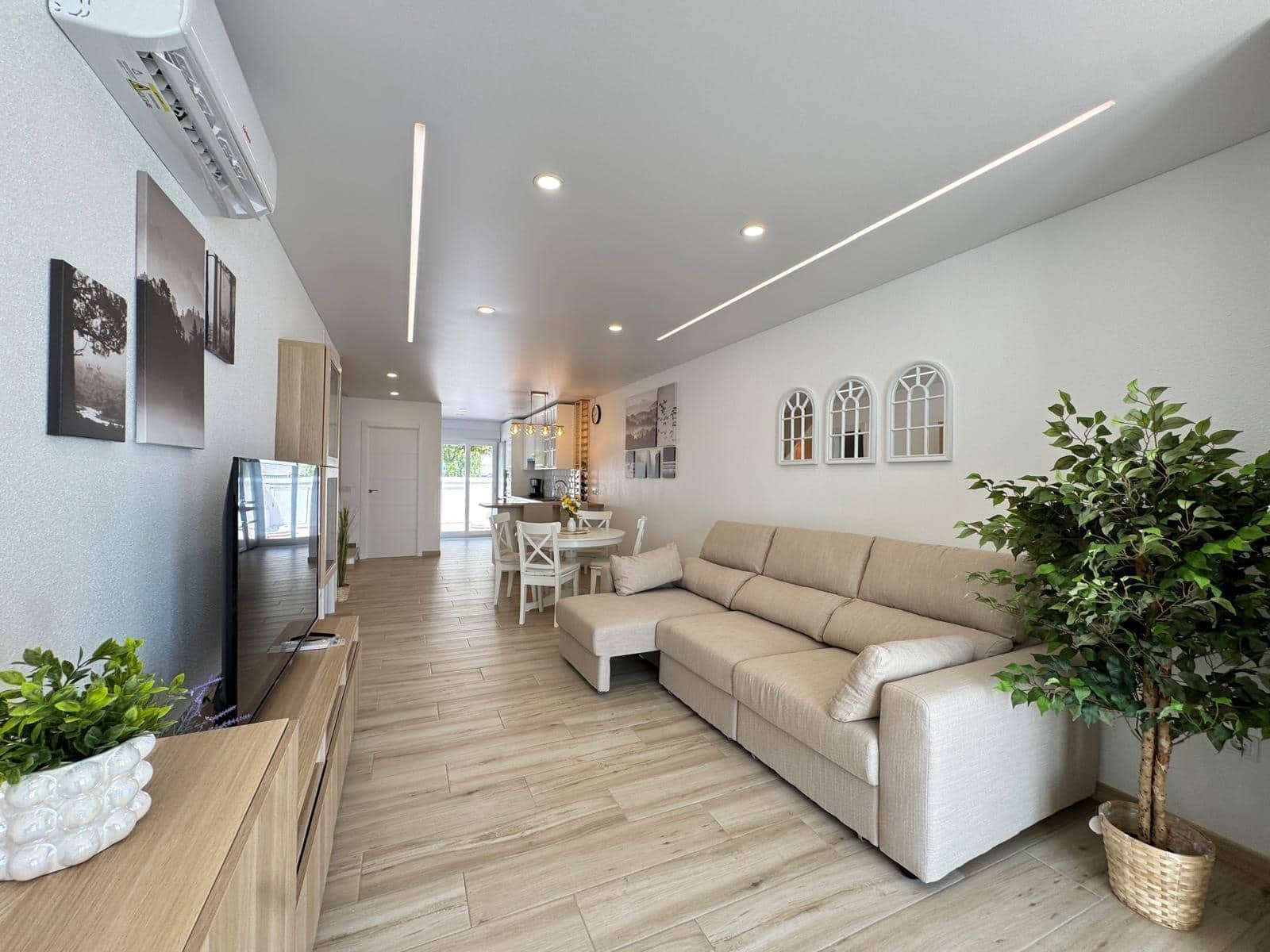 3 soverom Rekkehus til salgs i Torrevieja med svømmebasseng - € 249 900 (Ref: 9169511)