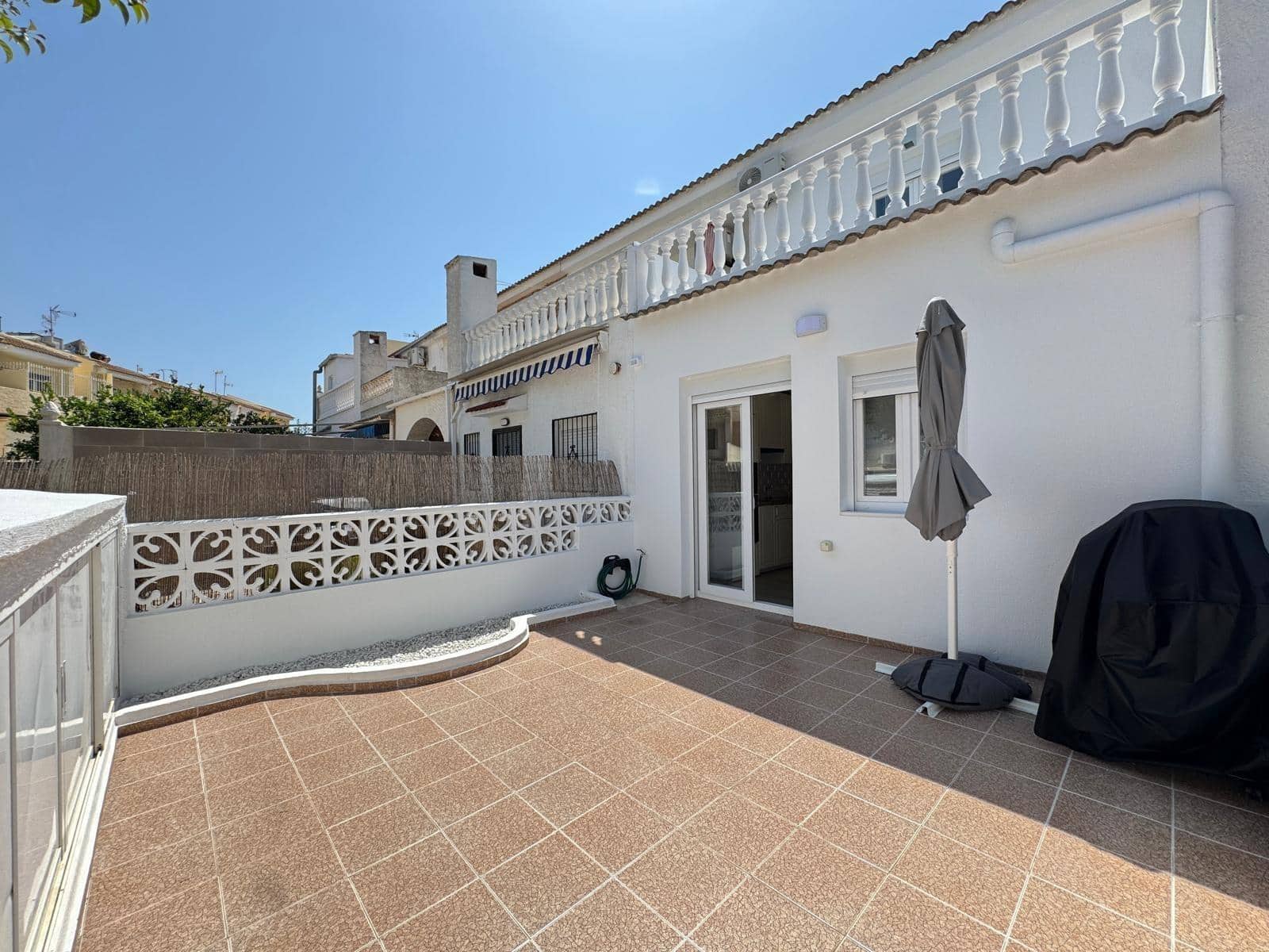 3 soverom Rekkehus til salgs i Torrevieja med svømmebasseng - € 249 900 (Ref: 9169511)