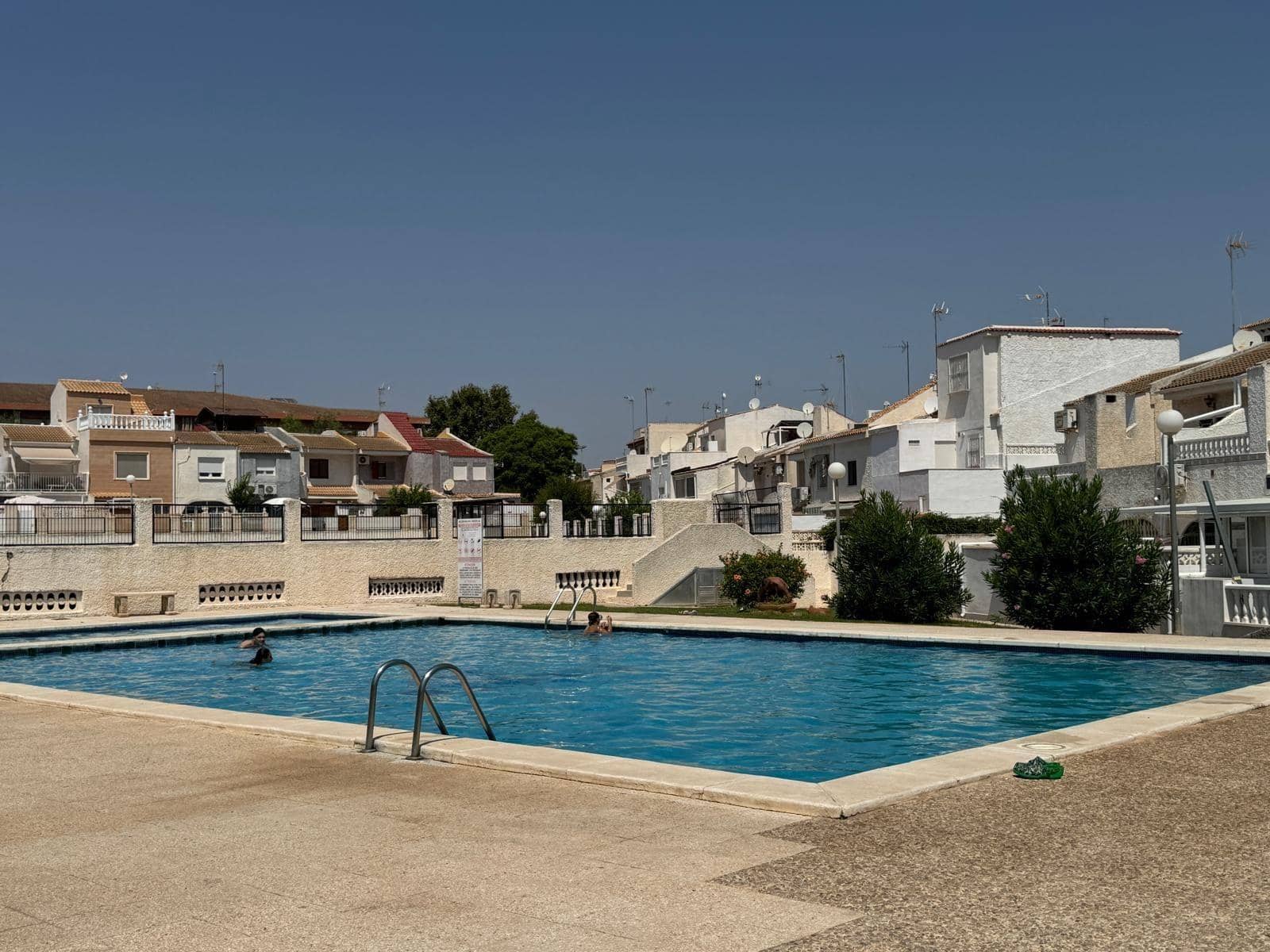 3 soverom Rekkehus til salgs i Torrevieja med svømmebasseng - € 249 900 (Ref: 9169511)