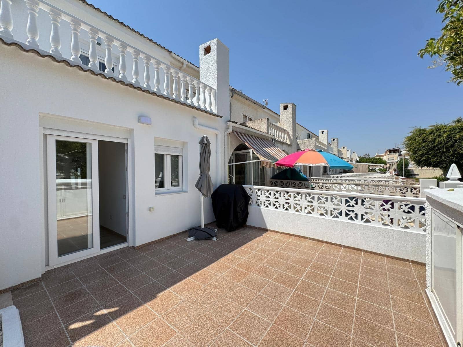 3 soverom Rekkehus til salgs i Torrevieja med svømmebasseng - € 249 900 (Ref: 9169511)