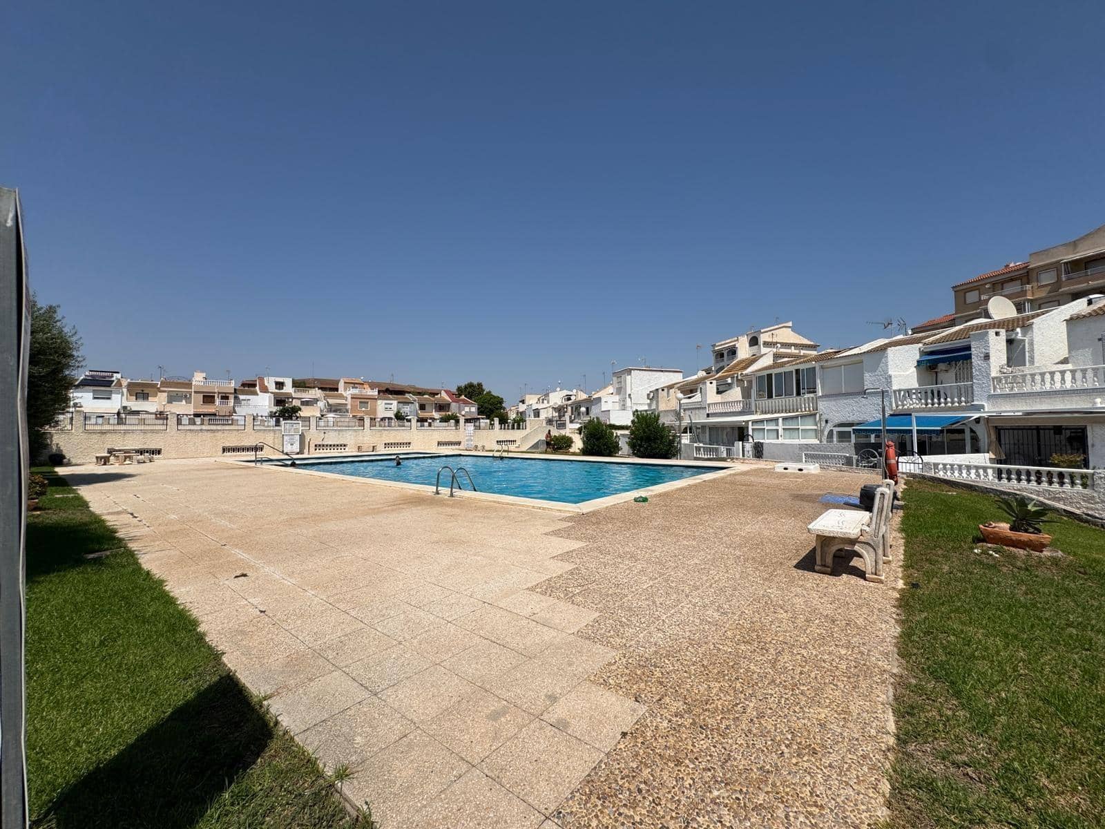 3 soverom Rekkehus til salgs i Torrevieja med svømmebasseng - € 249 900 (Ref: 9169511)