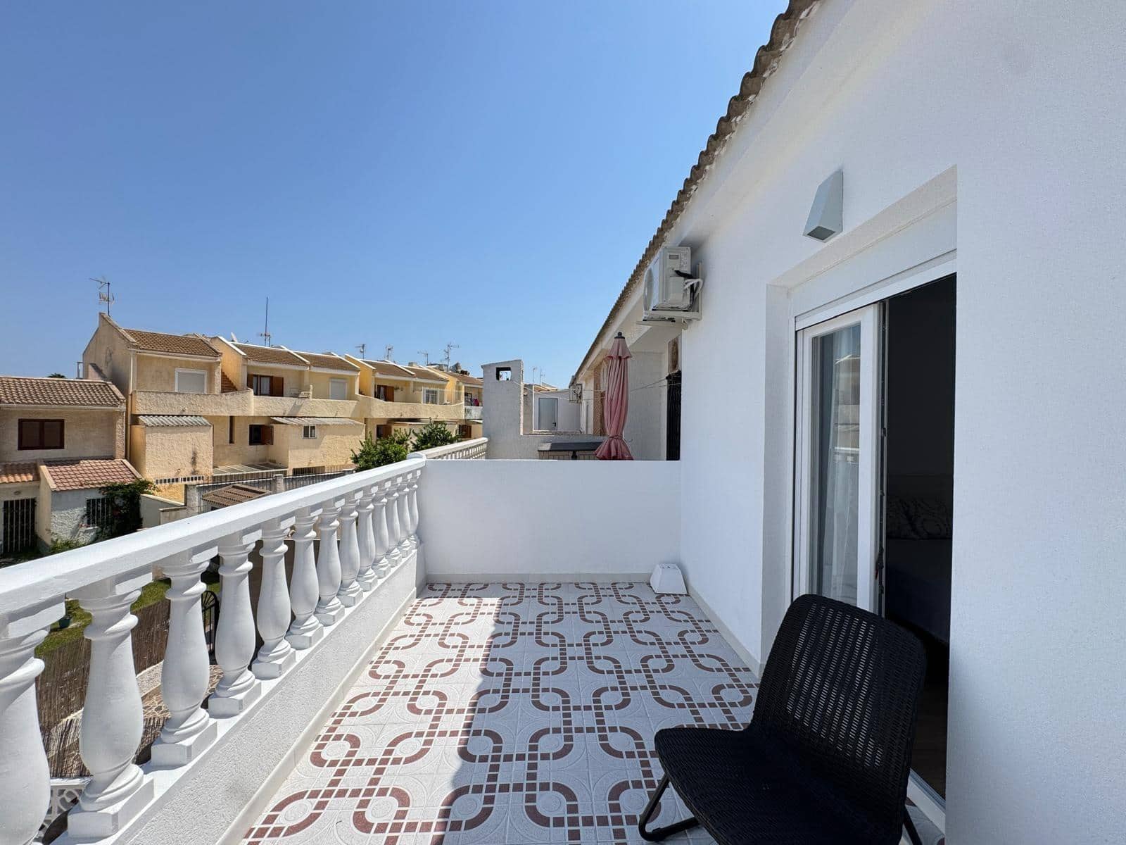 3 soverom Rekkehus til salgs i Torrevieja med svømmebasseng - € 249 900 (Ref: 9169511)