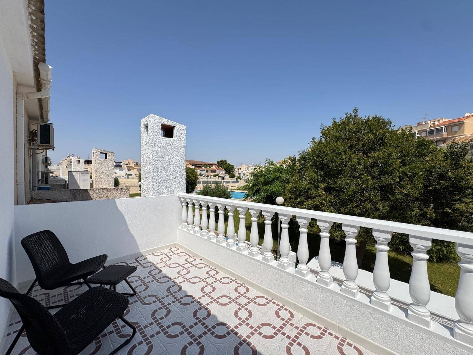 3 soverom Rekkehus til salgs i Torrevieja med svømmebasseng - € 249 900 (Ref: 9169511)