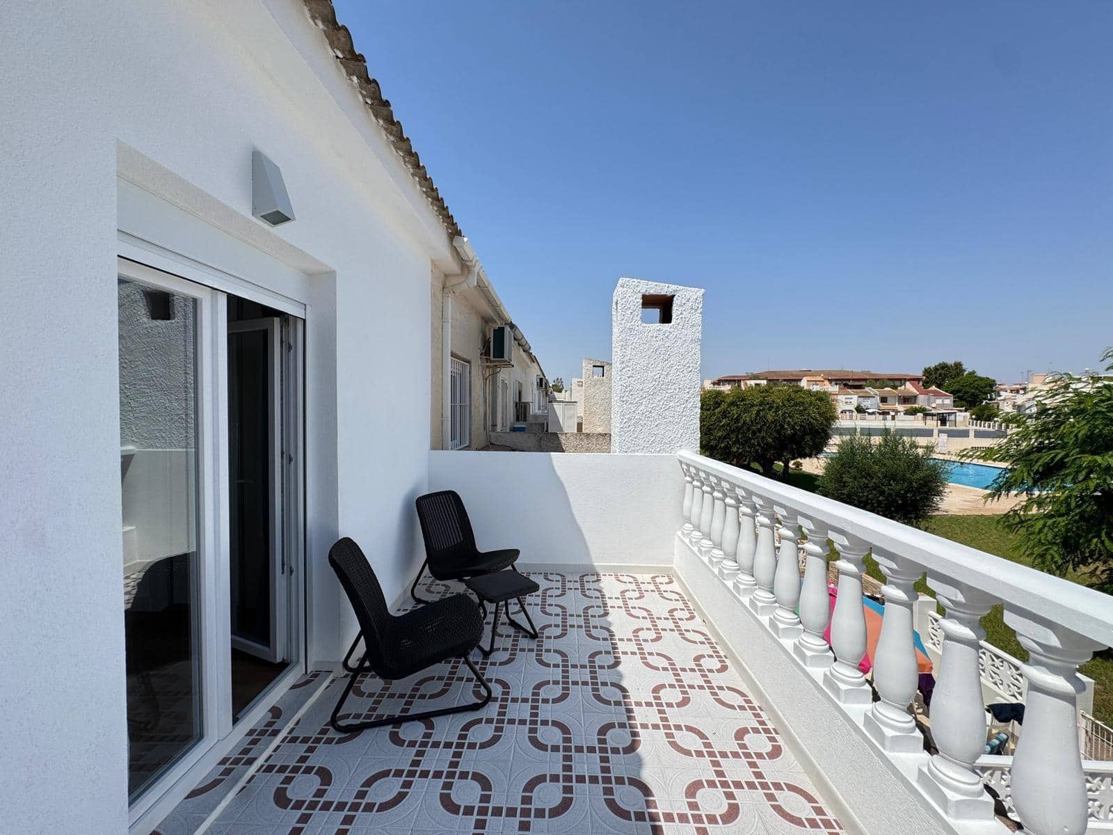 3 soverom Rekkehus til salgs i Torrevieja med svømmebasseng - € 249 900 (Ref: 9169511)