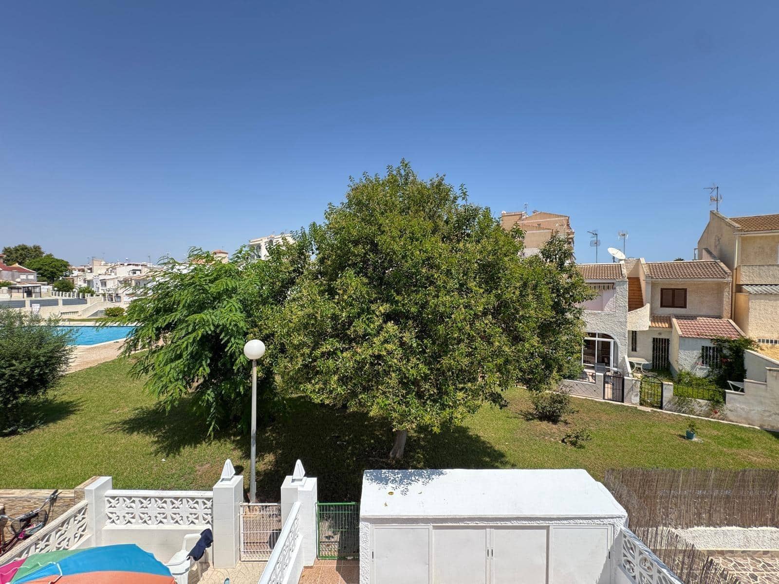 3 soverom Rekkehus til salgs i Torrevieja med svømmebasseng - € 249 900 (Ref: 9169511)
