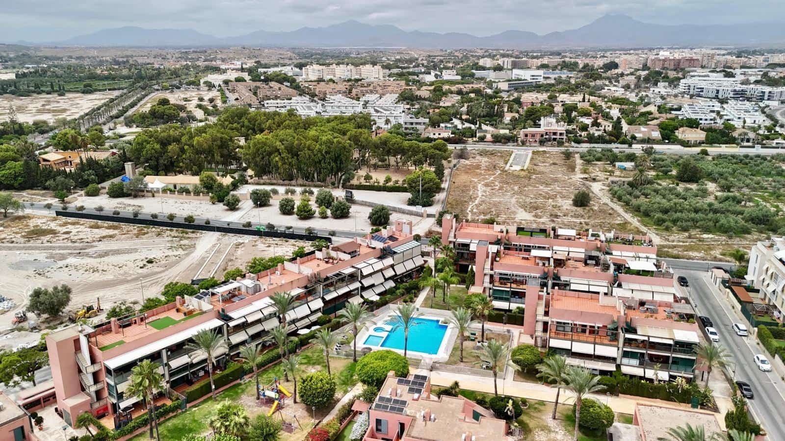 4 soveværelse Rækkehus til salg i Alicante by med swimmingpool garage - € 699.000 (Ref: 9170723)