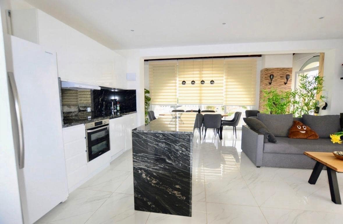 9 slaapkamer Villa te koop in Blue Lagoon met zwembad - € 458.900 (Ref: 9180950)