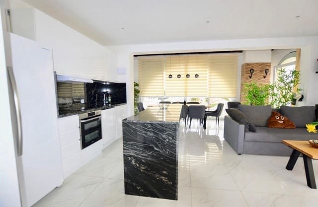 9 slaapkamer Villa te koop in Blue Lagoon met zwembad - € 458.900 (Ref: 9180950)