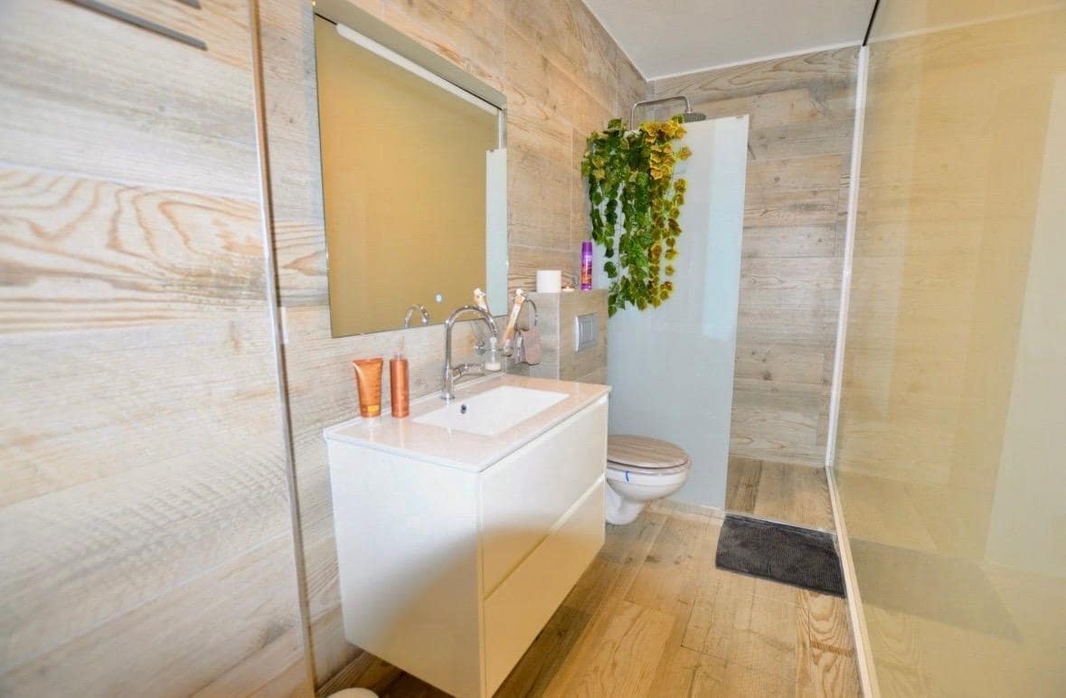 9 slaapkamer Villa te koop in Blue Lagoon met zwembad - € 458.900 (Ref: 9180950)