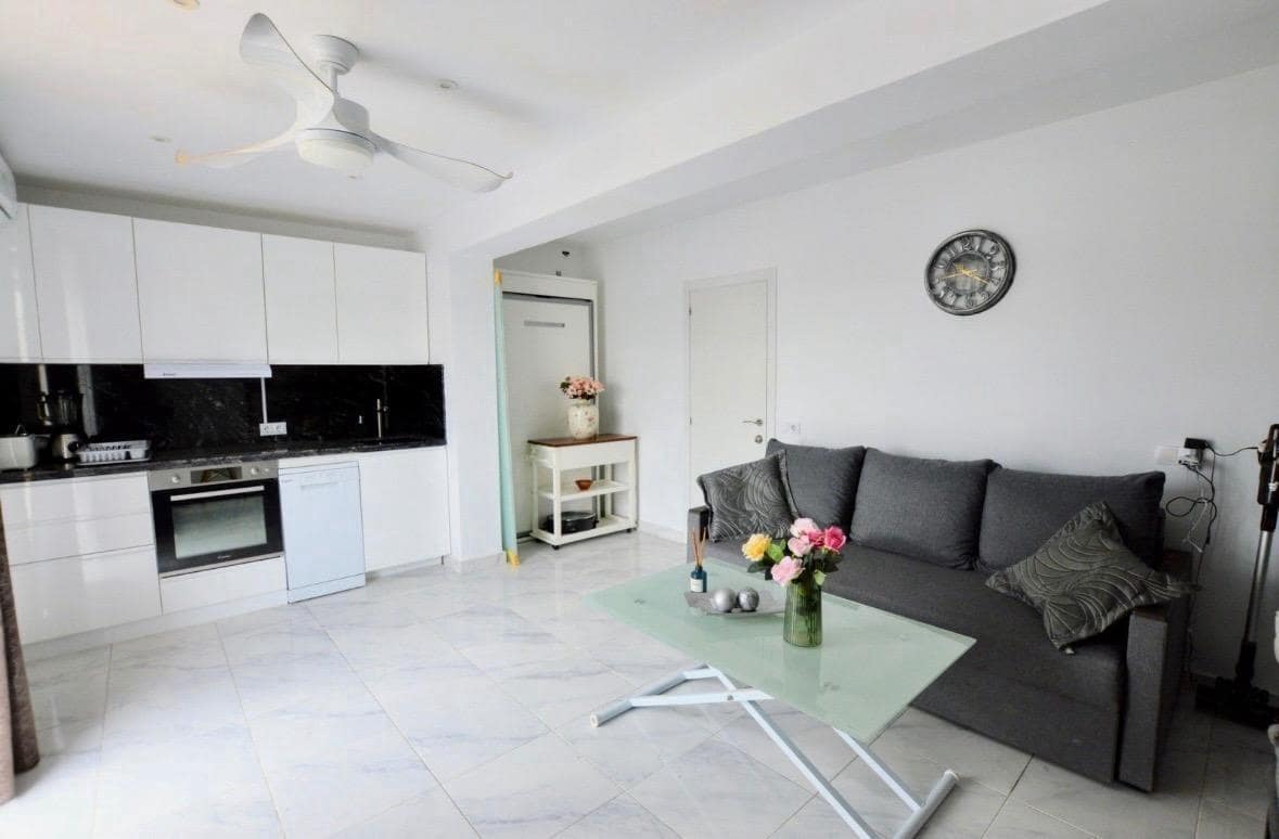 9 slaapkamer Villa te koop in Blue Lagoon met zwembad - € 458.900 (Ref: 9180950)