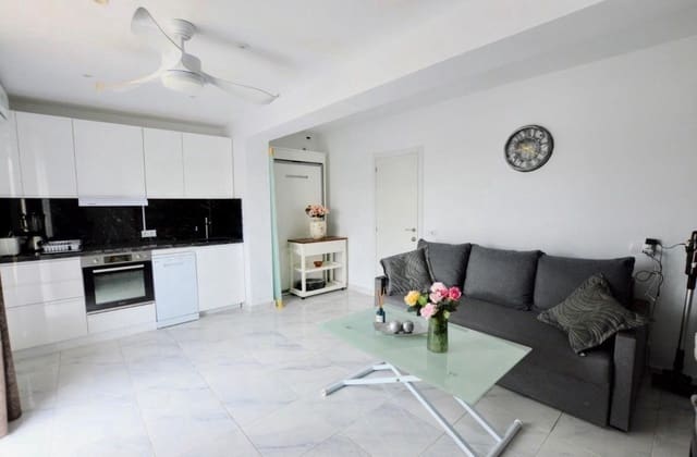 9 slaapkamer Villa te koop in Blue Lagoon met zwembad - € 458.900 (Ref: 9180950)